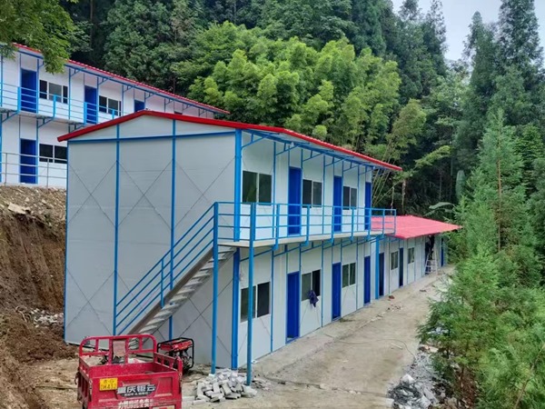 中鐵七局集團有限公司（sī） 安盤高（gāo）速擴容工程土建2標段項目經理部 活（huó）動板房